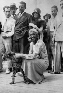 Baker with pet leopard 1931 (corbis).jpg