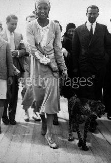 Baker with pet leopard 1931 (getty).jpg