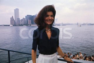 Jackie O 1976 (corbis)3.jpg