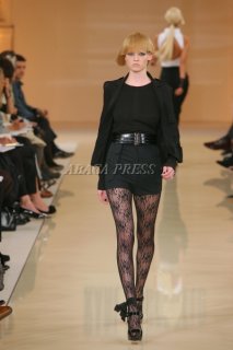 lara karl lagerfeld ss07 abacausa.jpg