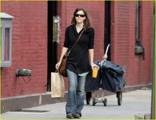 maggie-gyllenhaal-post-pregnancy-02.jpg