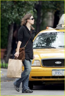 maggie-gyllenhaal-post-pregnancy-03.jpg