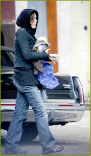 maggie-gyllenhaal-post-pregnancy-12.jpg