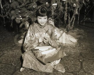 Wong 1932 Int'l film stars xmas (corbis).jpg