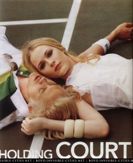 vlife0905_HoldingCourt01.jpg