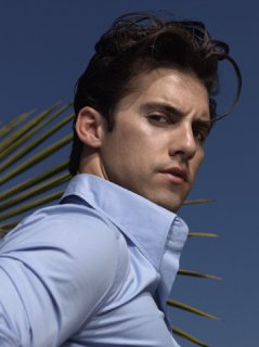 miloventimiglia011wb8.jpg