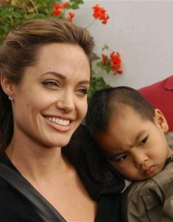 AngelinaJolie_Maddox_150x200-c.JPG