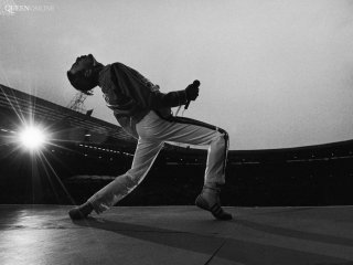 freddie mercury at wembly.jpg