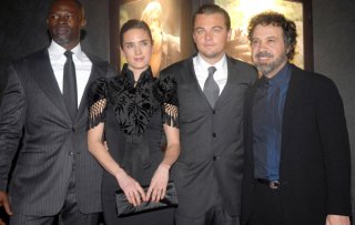 36880_LDiCaprio_BloodDiamond_RomePremiere02_122_227lo.jpg