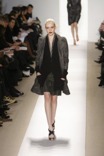 Peter Som FW 2007 RTW 01.jpg