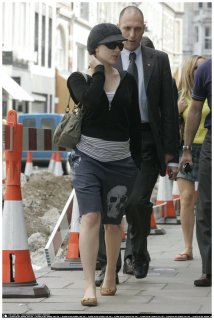 scarlett-shoppingbreak2.jpg