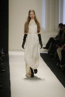 Vera Wang FW 2007 RTW 04.jpg