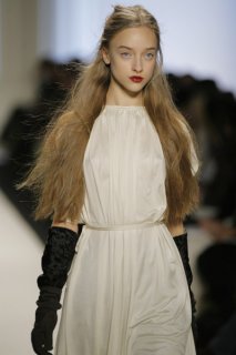 Vera Wang FW 2007 RTW 05.jpg