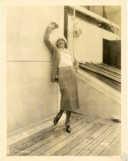 Garbo arriving 1925 (ebay).jpg