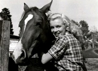 1947 Marilyn Monroe with a horse.jpg