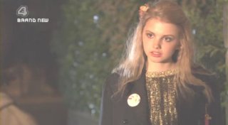 Skins.S01E01.WS.PDTV.XviD-RiVER.avi_001670920.jpg