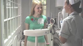 Skins.S01E02.WS.PDTV.XviD-CaRaT.avi_000920440.jpg