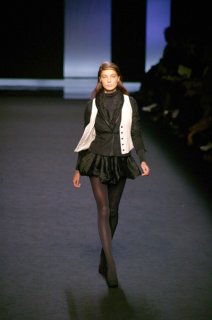Sophia Kokosalaki FW 2007 RTW 01.jpg