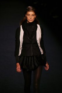 Sophia Kokosalaki FW 2007 RTW 04.jpg