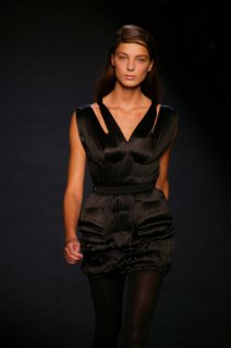 Sophia Kokosalaki FW 2007 RTW 08.jpg