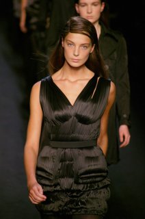 Sophia Kokosalaki FW 2007 RTW 12.jpg