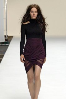 Marios Schwab SS 2007 RTW 02.jpg