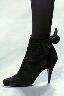 martine_sitbon_anklebt.jpg