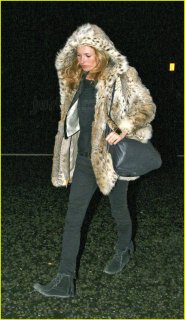 kate-moss-fur-coat-01.jpg