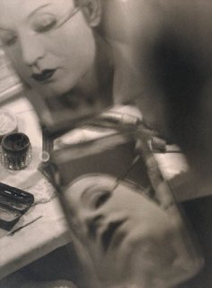 Man Ray - Barbette Applying Makeup 1926 (oseculoprodigioso.blogspot.com).jpg