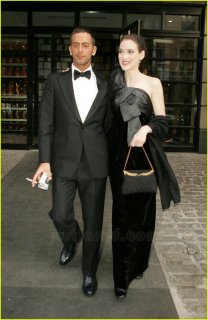 winona-ryder-costume-institute-2007-04.jpg