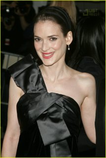 winona-ryder-costume-institute-2007-07.jpg