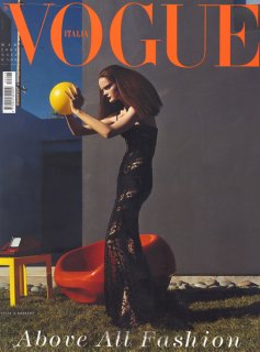 italian_vogue_march_2004__cover__lisa_cant__steven_meiselsm.jpg