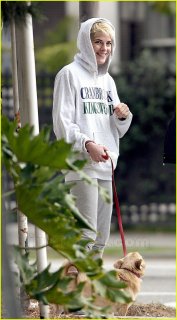 selma-blair-dog-wink-01.jpg