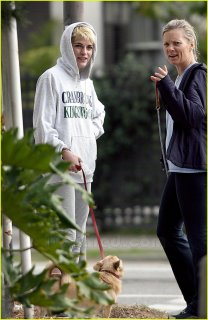 selma-blair-dog-wink-09.jpg