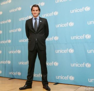 unicef060403pose01.jpg