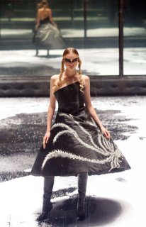 Alexander McQueen American Express Black 2004 04.jpg