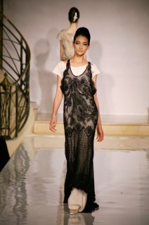 Carven FW 2007 HC 01.jpg