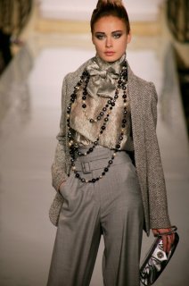 Carven FW 2007 HC 01.jpg