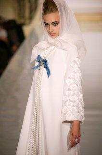 Carven FW 2007 HC 01.jpg