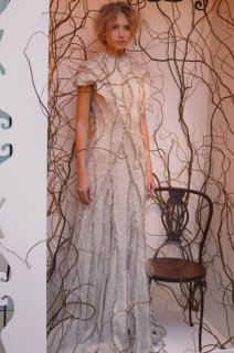 Franck Sorbier FW 2007 HC 01.jpg
