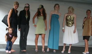 fashion show group02.JPG