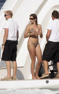 cindy-crawford-st-tropez-729-2.jpg