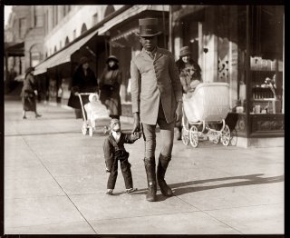 Louise & friend 1922 (shorpy).jpg