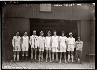 Harvard rowing crew 1913 (shorpy).jpg