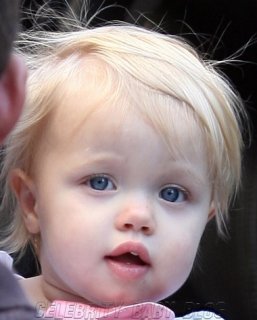jolie_pitts_070929_09_cbb.jpg
