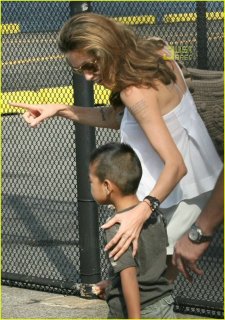 angelina-jolie-helicopter-heaven-04.jpg