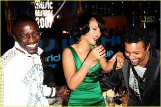 rihanna-world-music-awards-2007-23.jpg