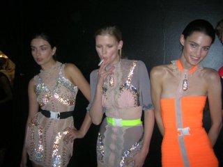 backstageAMAZINGlara.jpg backstageAMAZINGlara.jpg