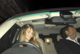29358_Celebutopia-Elle_Macpherson_at_Nobu_restaurant_in_London-03_122_55lo.jpg