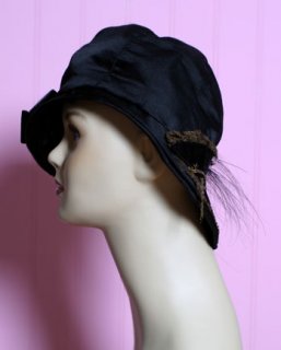 1920's Black Silk and Velvet Cloche with Lace and Horse Hair Plume 2.jpg